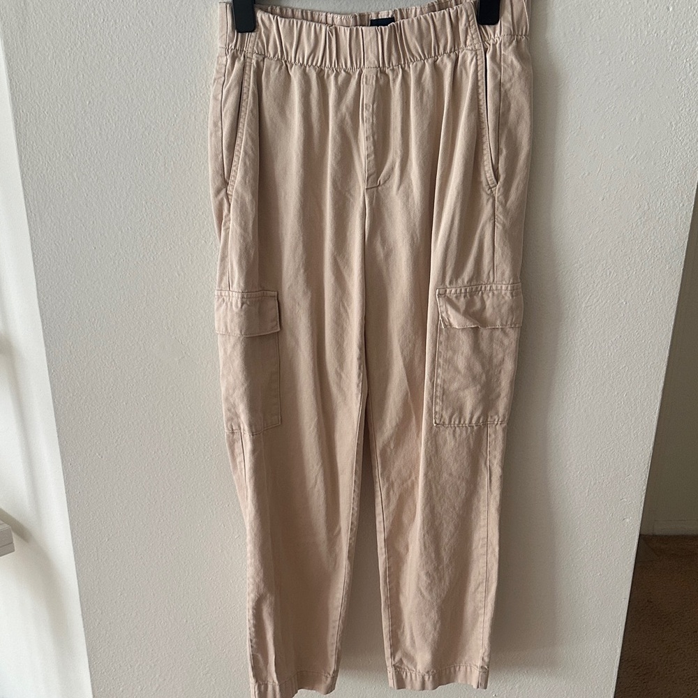 GAP Women’s Beige Cargo Pants
